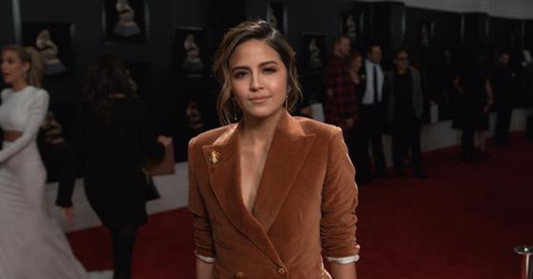 Erin Lim - 2018 Grammys E! Glambot - E! Online Latino - MX